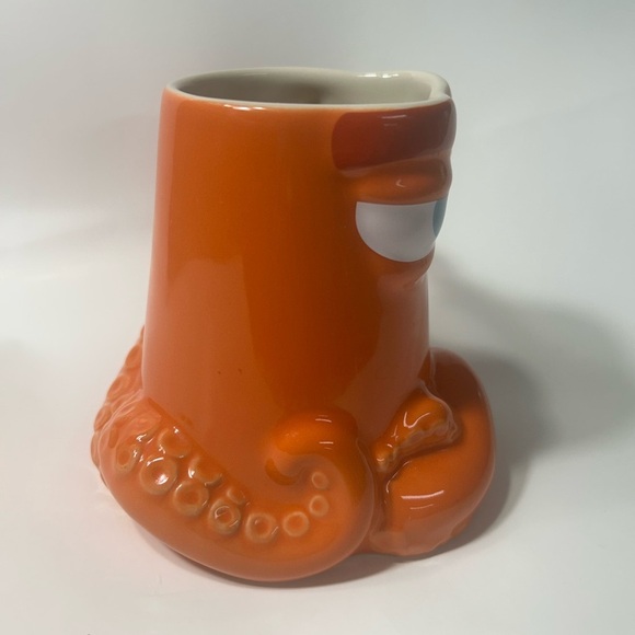 Disney / Finding Dory - Hank the Octopus - 16 oz Orange 3D Mug 🐙☕️ - Picture 3 of 10